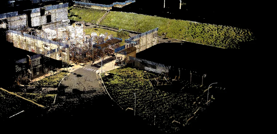 Nuvem de pontos colorida de levantamento por laser scanner de uma unidade industrial, com edificações, equipamentos, arruamento e áreas externas
